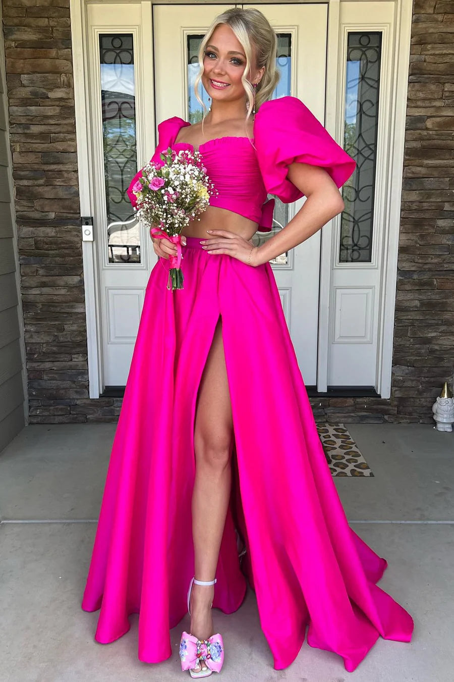 Vestido de fiesta largo de dos piezas con escote cuadrado, espalda descubierta, lazo, mangas abullonadas, abertura alta y cola